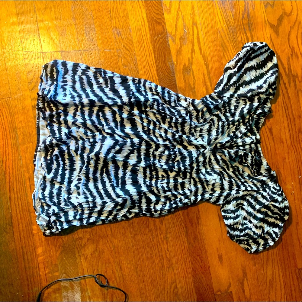 Black and white puff sleeve dress-never worn